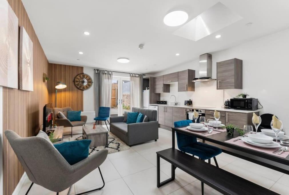 Modern Spacious Three Bedrooms With Private Garden Cardiff Kültér fotó