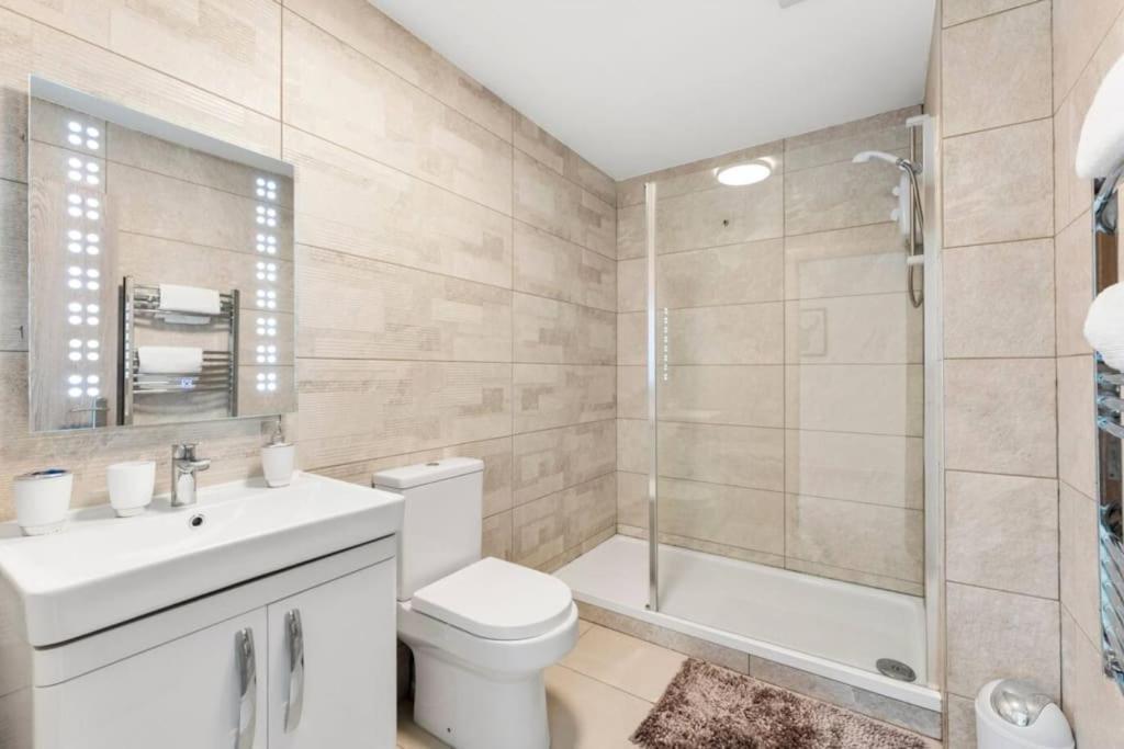 Modern Spacious Three Bedrooms With Private Garden Cardiff Kültér fotó